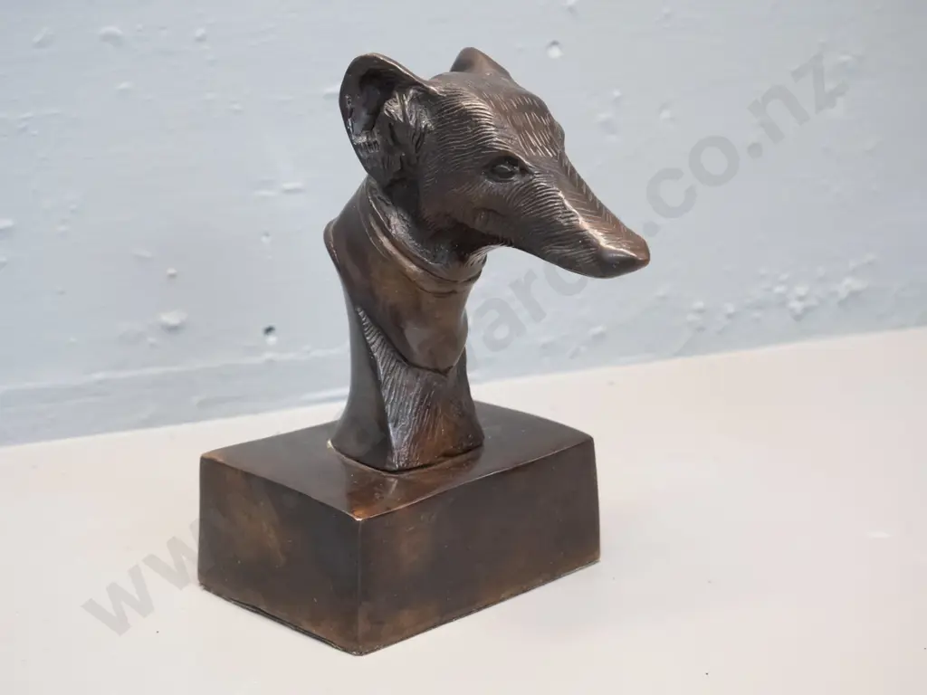 solid cast bronze or bronze-finish metal greyhound head H-160 Base 95 x 95 Image 1++