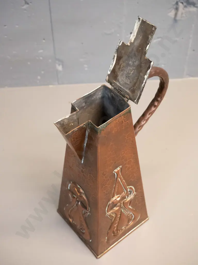 art nouveau beaten & pressed copper coffee pot with hinged lid H-290 W-190 Image 1++