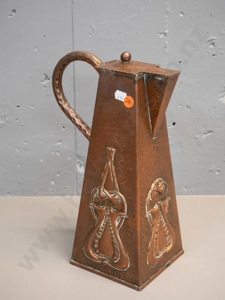 art nouveau beaten & pressed copper coffee pot with hinged lid H-290 W-190 Image 1++