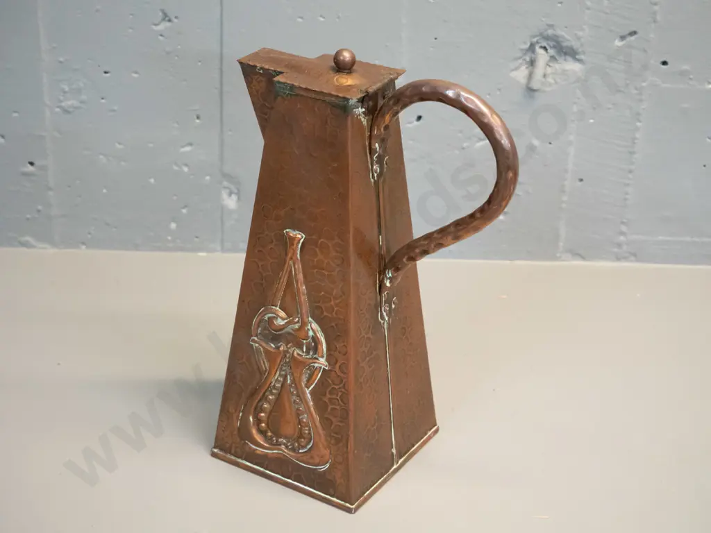 art nouveau beaten & pressed copper coffee pot with hinged lid H-290 W-190 Image 1++