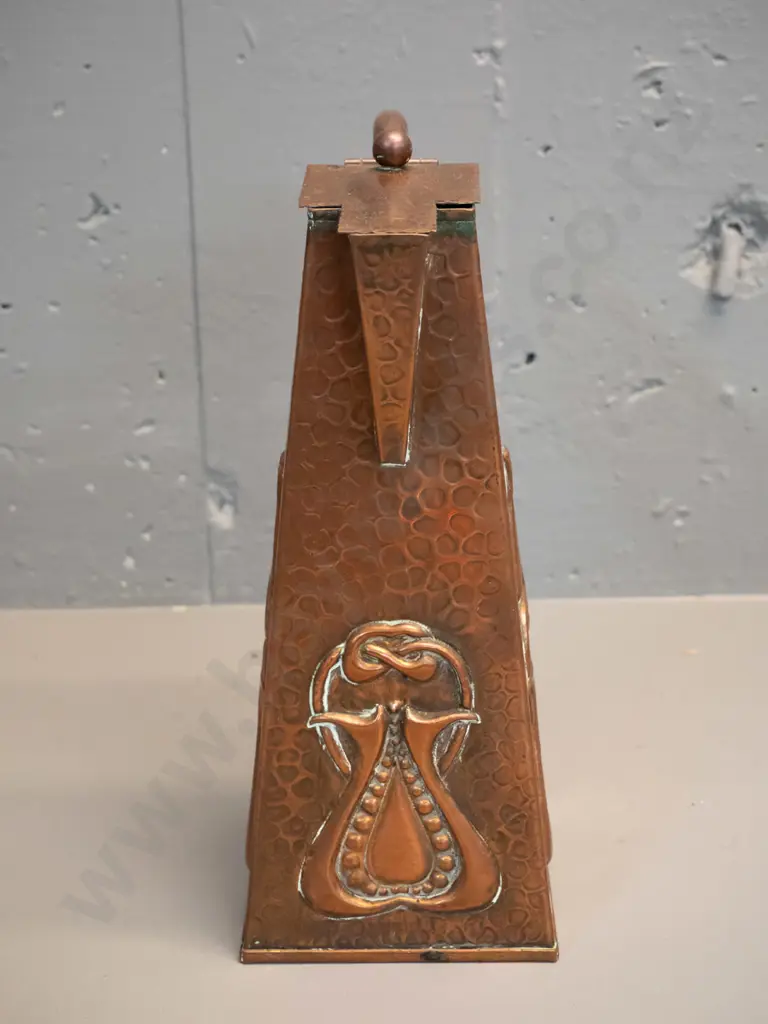 art nouveau beaten & pressed copper coffee pot with hinged lid H-290 W-190 Image 1++