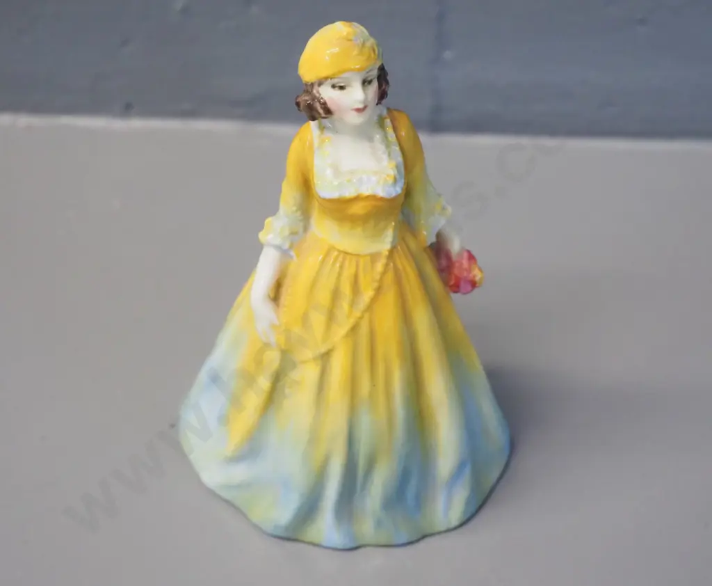 Royal Doulton small 'Rosamund' figurine H110 Image 1++
