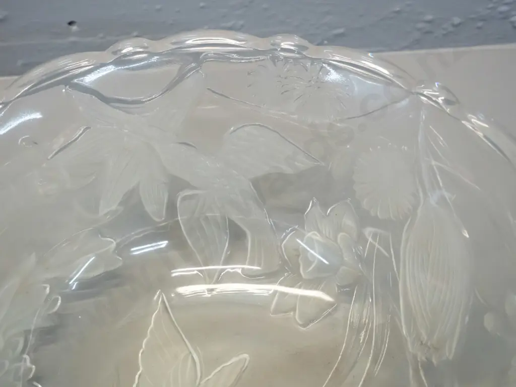 Lalique-style glass bowl with raised and frosted bird and flower pattern H-100 D-265 Image 1++