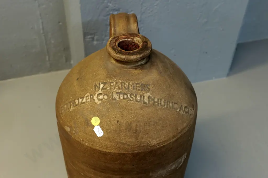 vintage narrow-mouth handled crock marked NZ Farmers Fertiliser Co. Ltd. Sulfuric Acid H-420 D-250 Image 1++