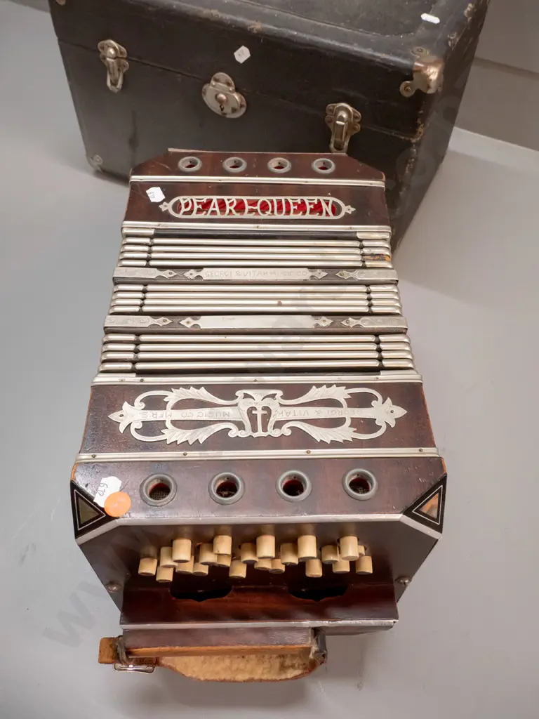 restorer's Pearl Queen button accordion - mother of pearl inlay on corners and buttons, L-390 handle to handle Image 1++