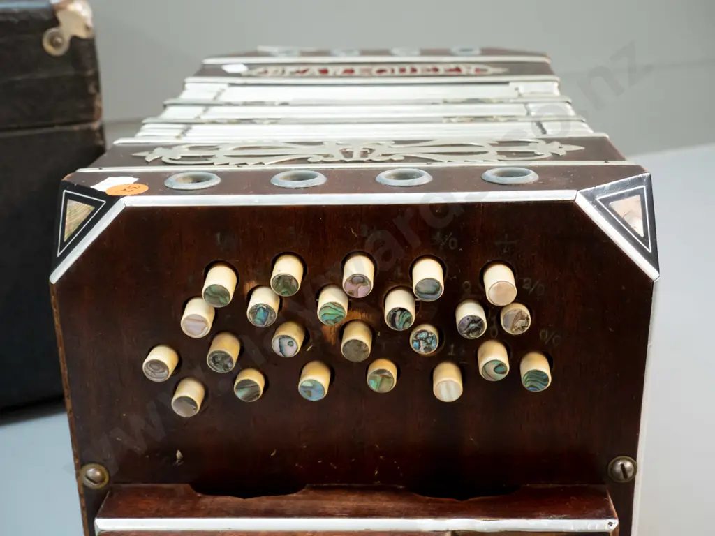 restorer's Pearl Queen button accordion - mother of pearl inlay on corners and buttons, L-390 handle to handle Image 1++