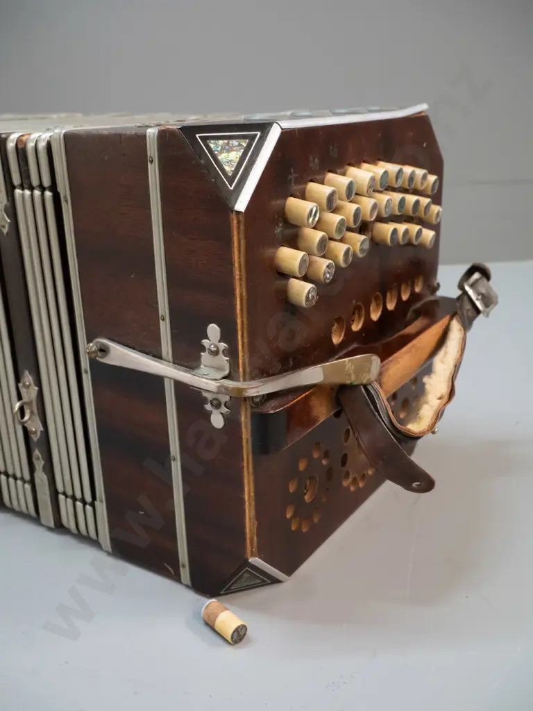 restorer's Pearl Queen button accordion - mother of pearl inlay on corners and buttons, L-390 handle to handle Image 1++