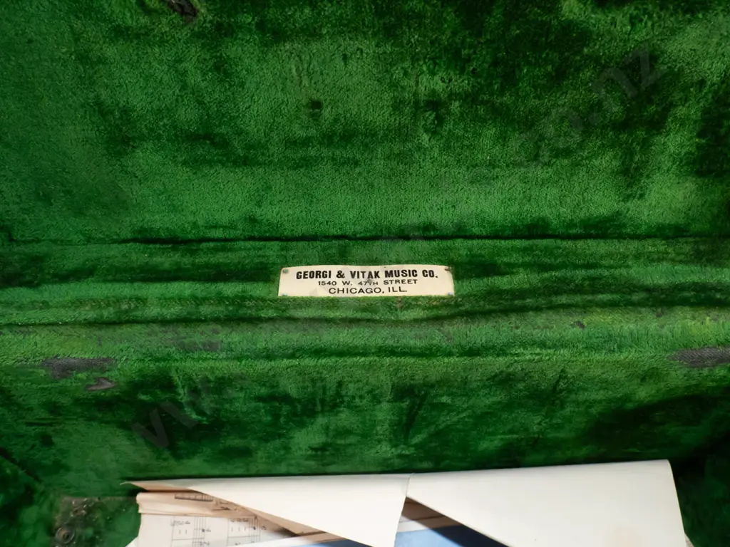 restorer's Pearl Queen button accordion - mother of pearl inlay on corners and buttons, L-390 handle to handle Image 1++