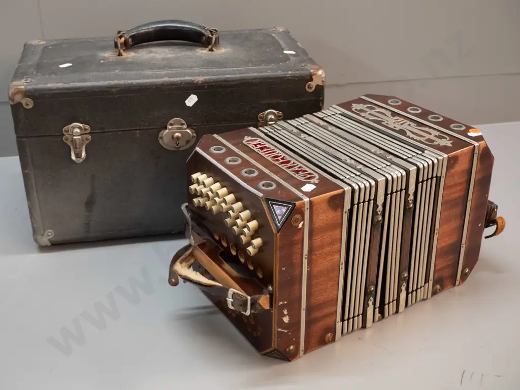 restorer's Pearl Queen button accordion - mother of pearl inlay on corners and buttons, L-390 handle to handle Image 1++