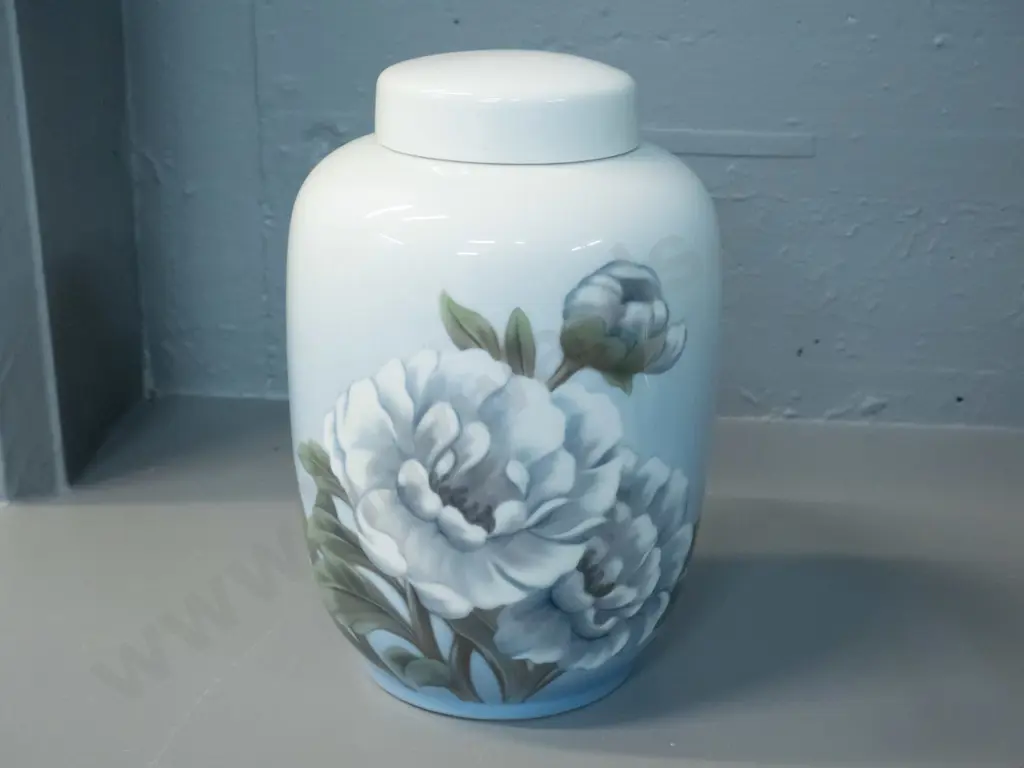large Royal Copenhagen floral pattern cover jar H-260 Image 1++