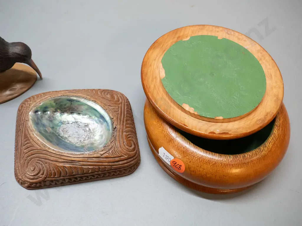 3 New Zealand souvenir items - kiwi lighter and wooden base, pauau ashtray and a Wanganui River round lidded Image 1++