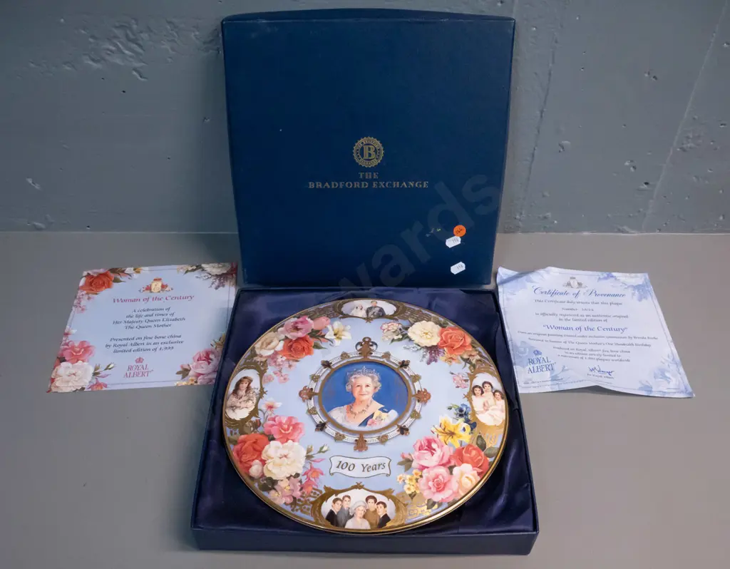 Royal Albert / Bradford commemorative plate - Queen Mother's 100th Birthday - Ltd ed. of 4999. Diameter 275 Image 1++