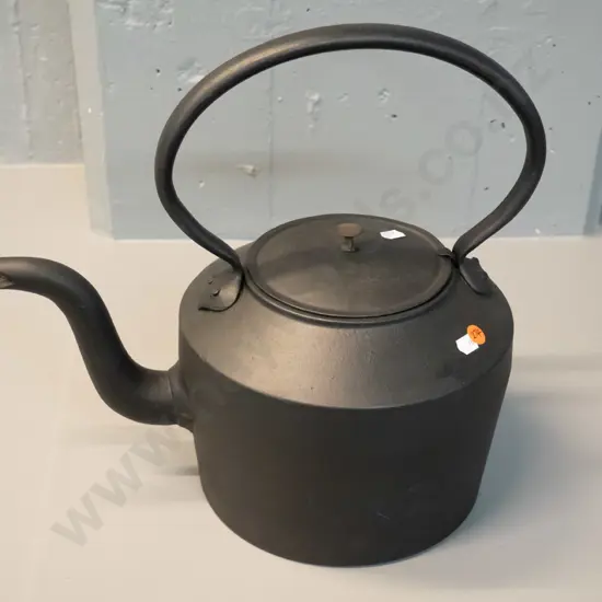 cast iron kettle, brass knob on lid - marked Kenrick No. 5 10 Pint  H-360