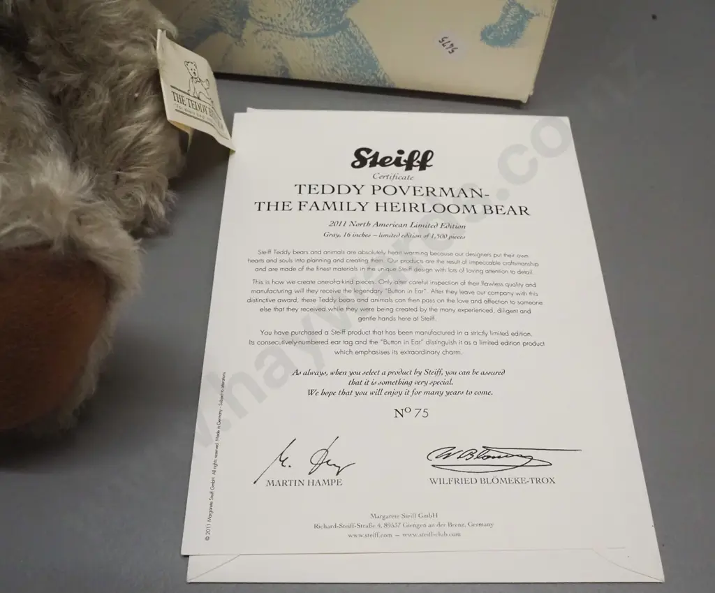 Steiff teddy bear in original box with certificate - "Teddy Poverman" limited edition of 1500. H-300 sitting Image 1++