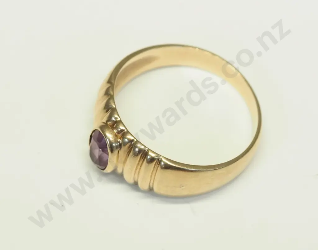 9ct yellow gold amethyst ring 2.9gms Image 1++