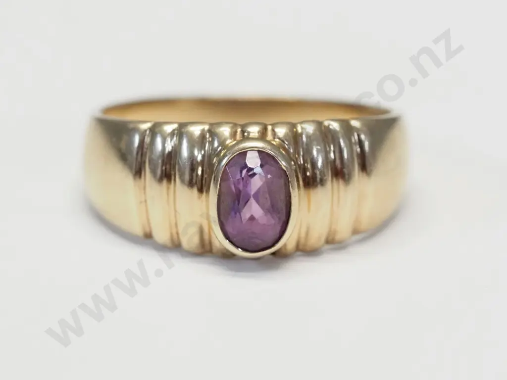 9ct yellow gold amethyst ring 2.9gms Image 1++