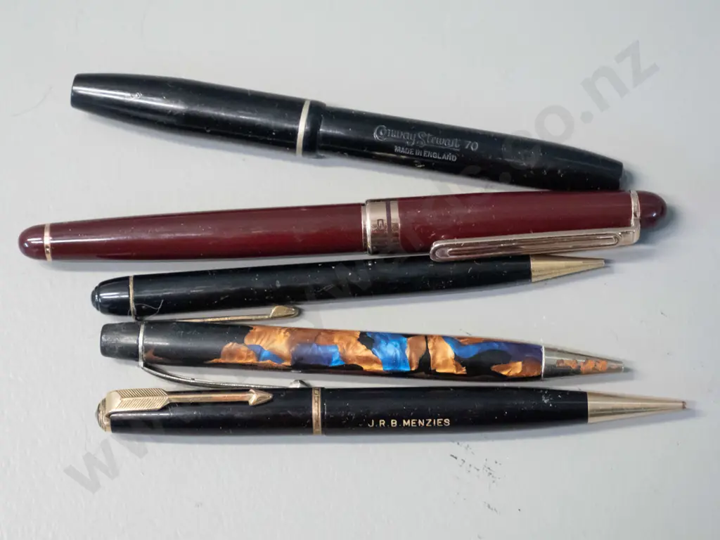 Conway Stewart and Carino fountain pens and 3 propelling pencils - Parker, Conway, and 1 other Image 1++