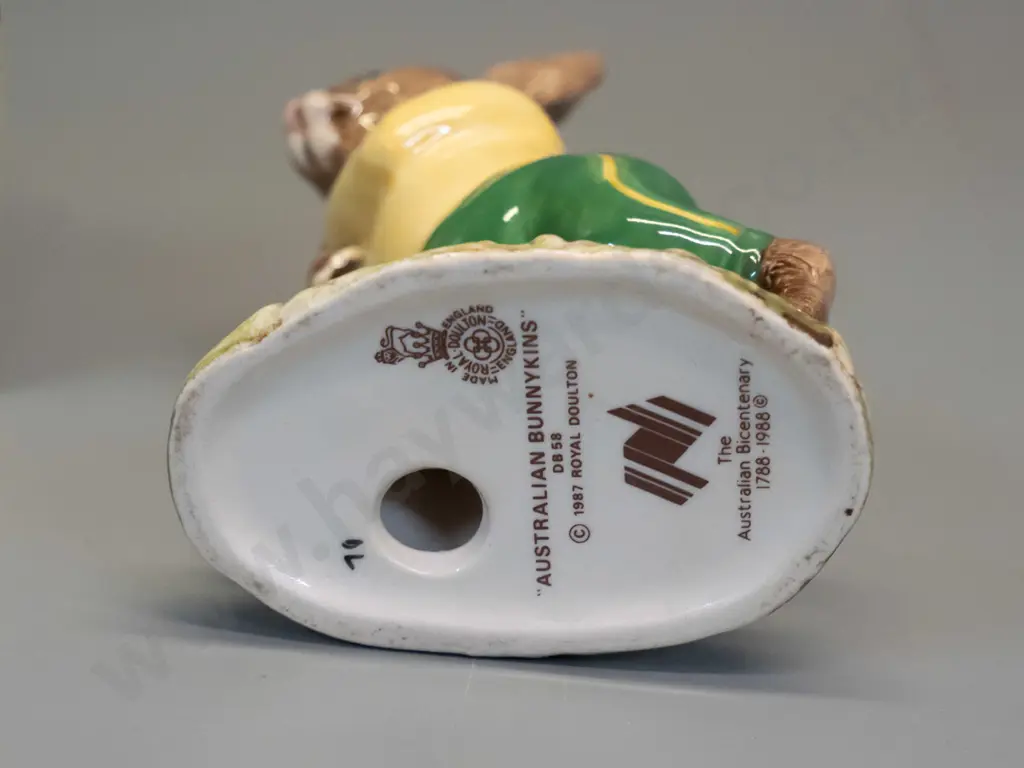 Royal Doulton Bunnykins 1988 Australian Bicentennial figurine with original box H-110 Image 1++