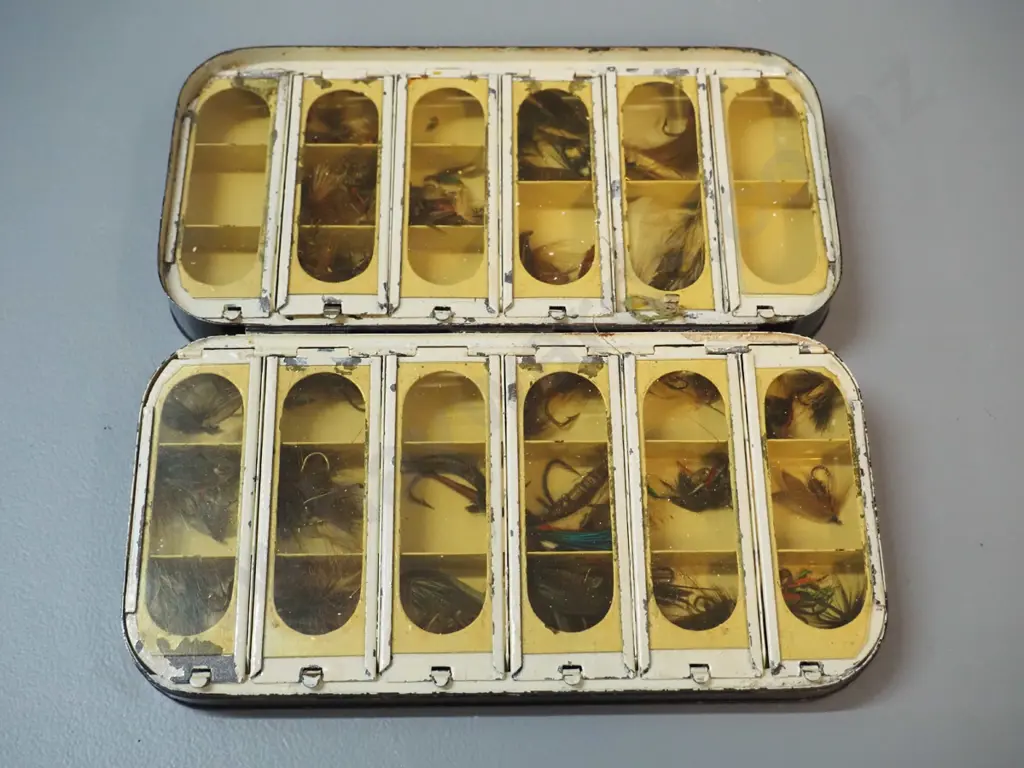 folding steel fishing fly container with flies in separate lidded compartments - L-290 W-100 when closed Image 1++