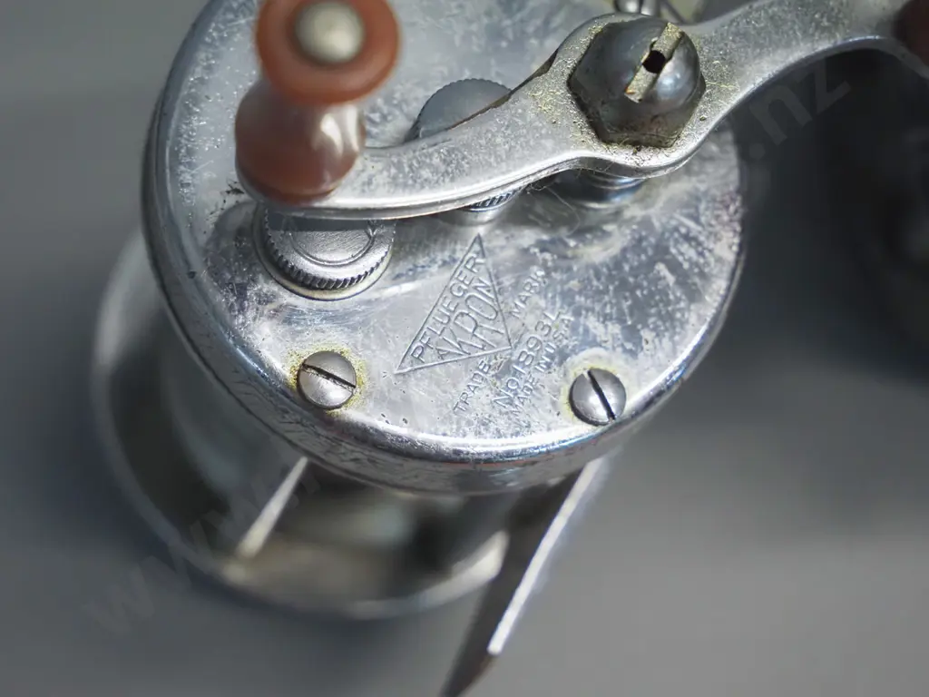 3 fishing reels - JW Young England "Gildex", Pflueger Akron USA, and aluminium marked ALN British Made D-85 Image 1++