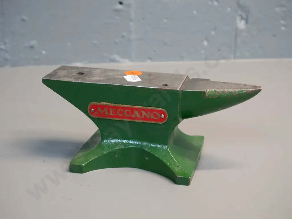 small anvil with Meccano plaque H-70 L-165 W-85 Image 1++