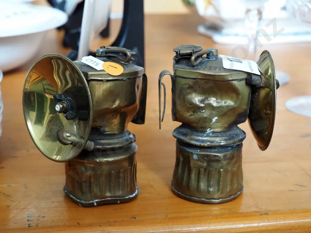 2 small brass miner's lamps - marked Justrite, United States of America - some dents and wear. H-110 Image 1++