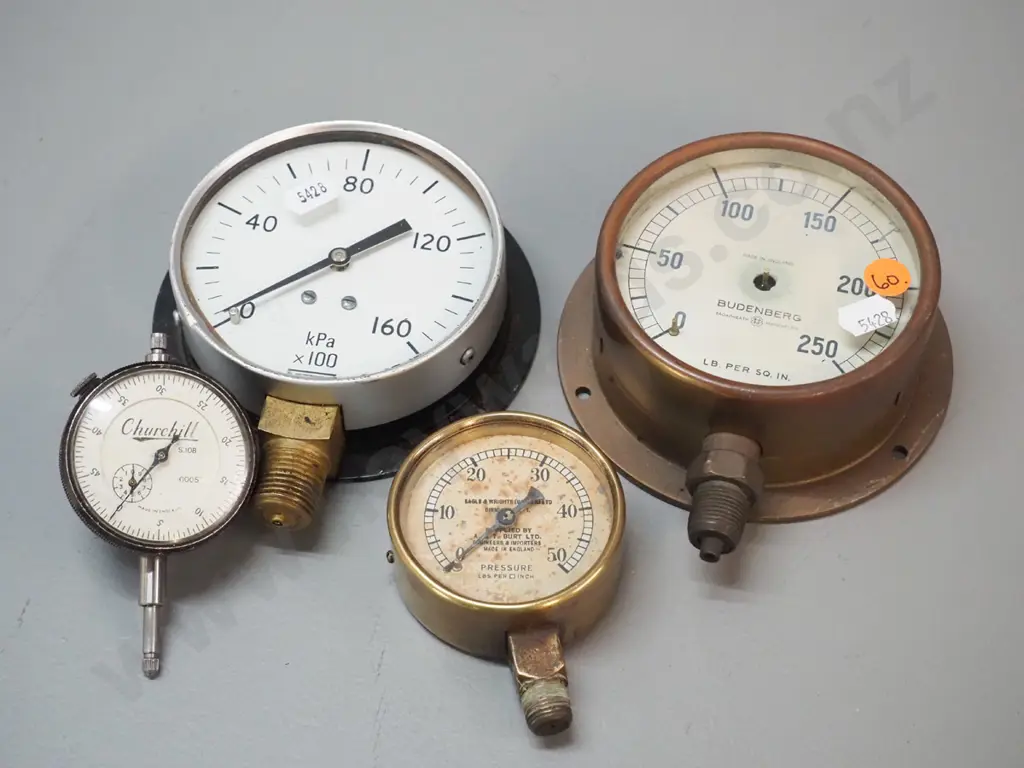4 pressure gauges - brass cased Budenberg D-150, small brass Eagle & Wrights / A&T Burt, Churchill, etc. Image 1++