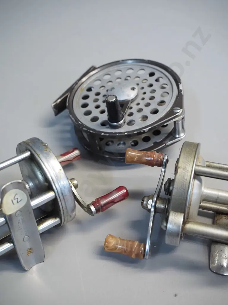 3 fishing reels - Pflueger Akron USA, aluminium Intrepid "Gear Fly Regular" D-90, and Kalamazoo "Challenger" Image 1++