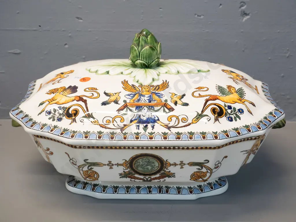 "Gien" French lidded soup tureen with majolica style handles H-210 L-370 Image 1++