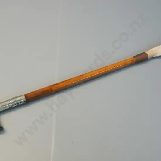 "hammer head" style riding crop with fox head, marked Ashford - Maker to the Queen, w/ wooden stem, leather strap L550