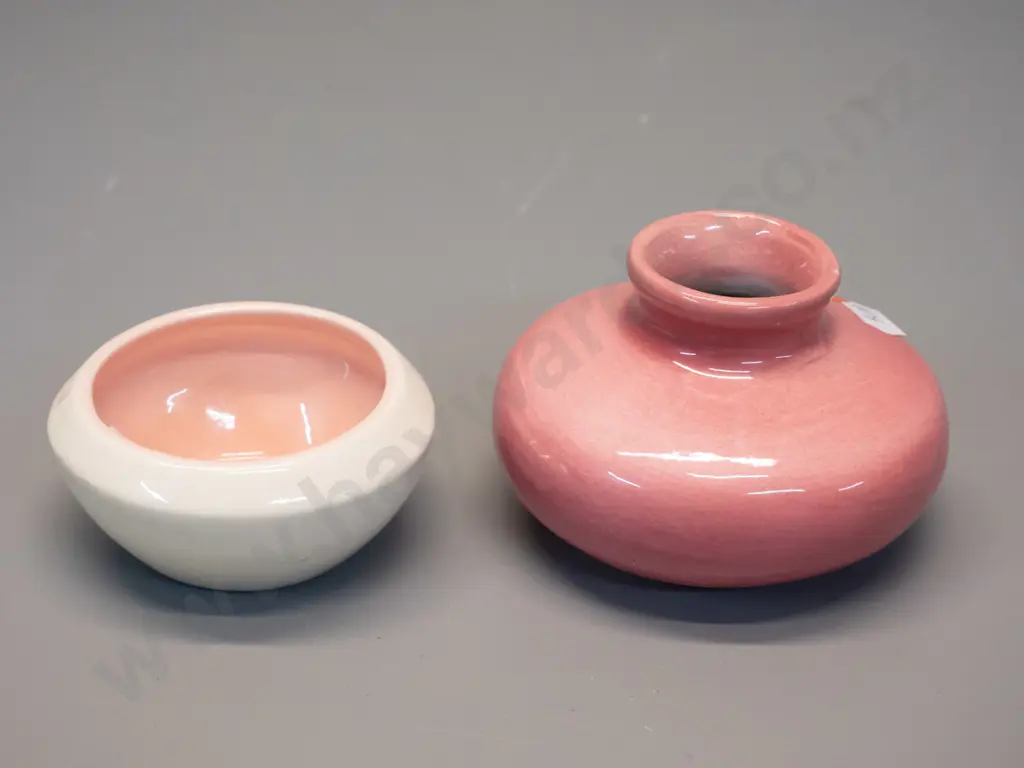 2 small O.C. Stephens pottery items - vase H-70 D-100 and small bowl Image 1++