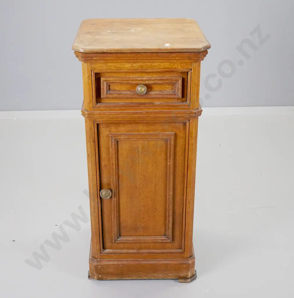 antique oak bedside cabinet with door, drawer - splitting to top, loose piece of timber foot, polish needs work H-820 Image 1++