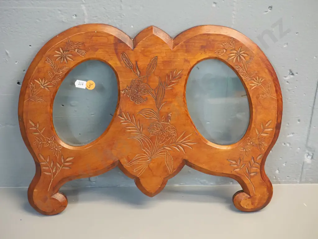 vintage kauri chip-carved wall hanging picture frame with 2 glazed oval openings H-310 W-390 Image 1++