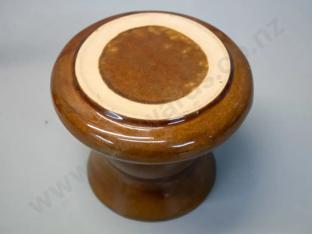 pottery vase, no maker's marks, likely Benhar H-115 D-130 Image 1++