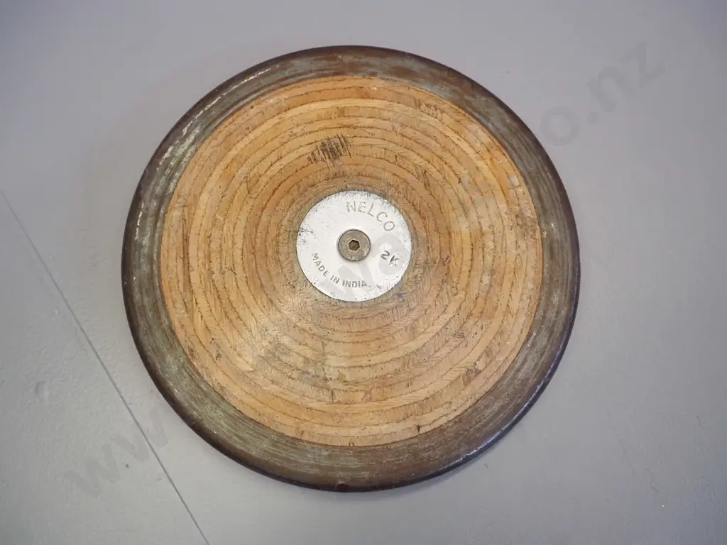 timber and metal Nelco 2kg discus - made in India D-220 Image 1++