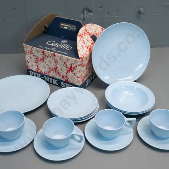 retro 'Gaylife' / PDL New Zealand part picnic set with original box - mottled blue, only 2 large plates, 3 bowls