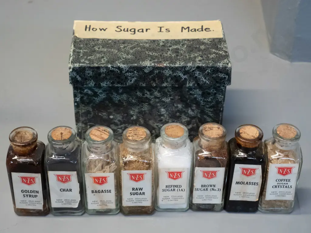 New Zealand Sugar Co. "How Sugar is Made" sample / education set of 6 bottles with box - some wear - each bottle H-100 Image 1++