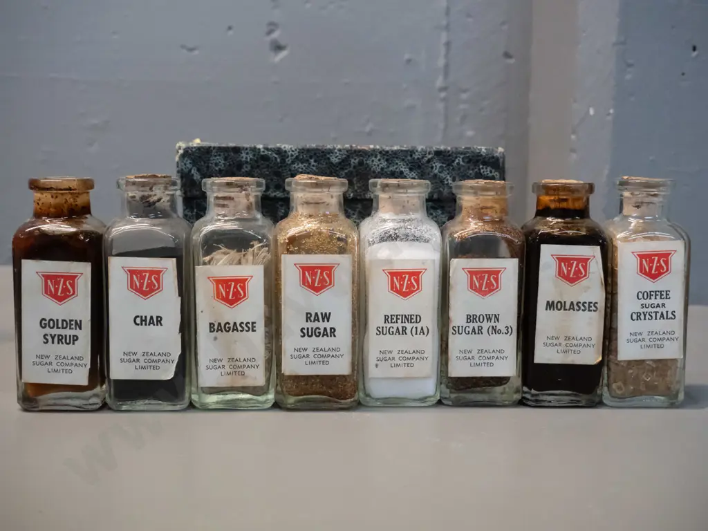 New Zealand Sugar Co. "How Sugar is Made" sample / education set of 6 bottles with box - some wear - each bottle H-100 Image 1++