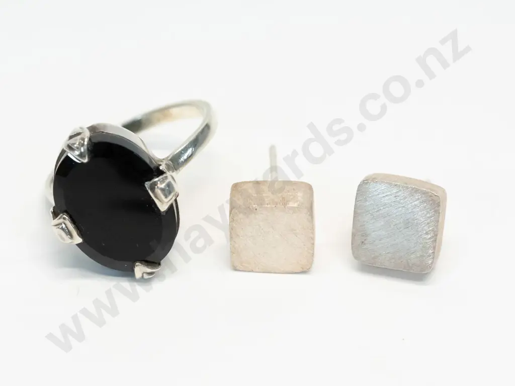 silver ring {stg], silver brooch [stamped I, anchor & lion] & a pair silver stud earrings {925] Image 1++