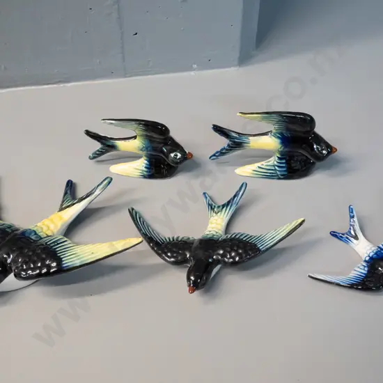 5 assorted swallows, no maker's marks - 3 wall hanging, 2 free-standing - largest is H-160 W-150, smallest has repairs
