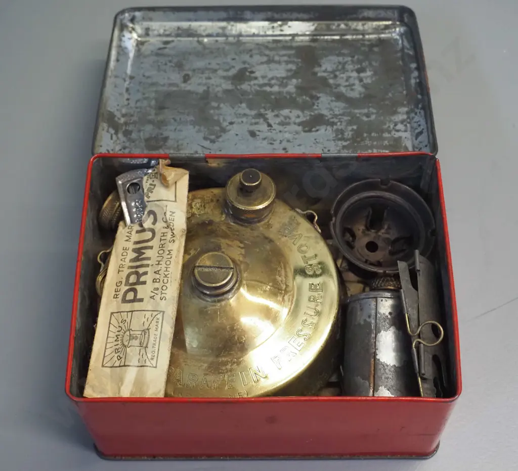vintage Townson & Coxson Birmingham "Burmos" No. 96 pocket outfit paraffin/kerosene stove in tin Image 1++