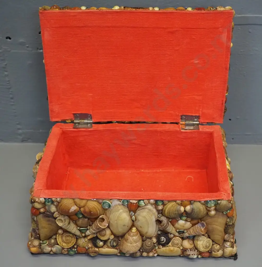 shell-encrusted jewellery or trinket box with hinged lid, red velvet lining H110 W260 D170 Image 1++