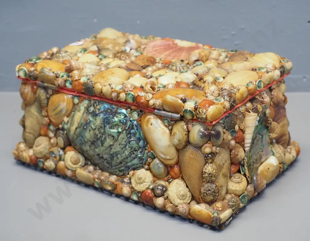 shell-encrusted jewellery or trinket box with hinged lid, red velvet lining H110 W260 D170 Image 1++
