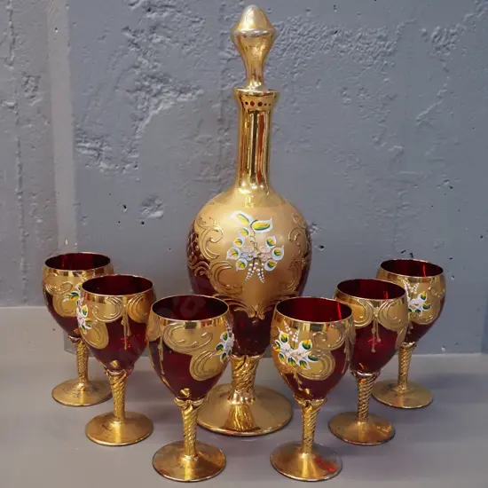 7-piece red Venetian stoppered decanter and 6 glasses H-400, wear to gilt on stopper