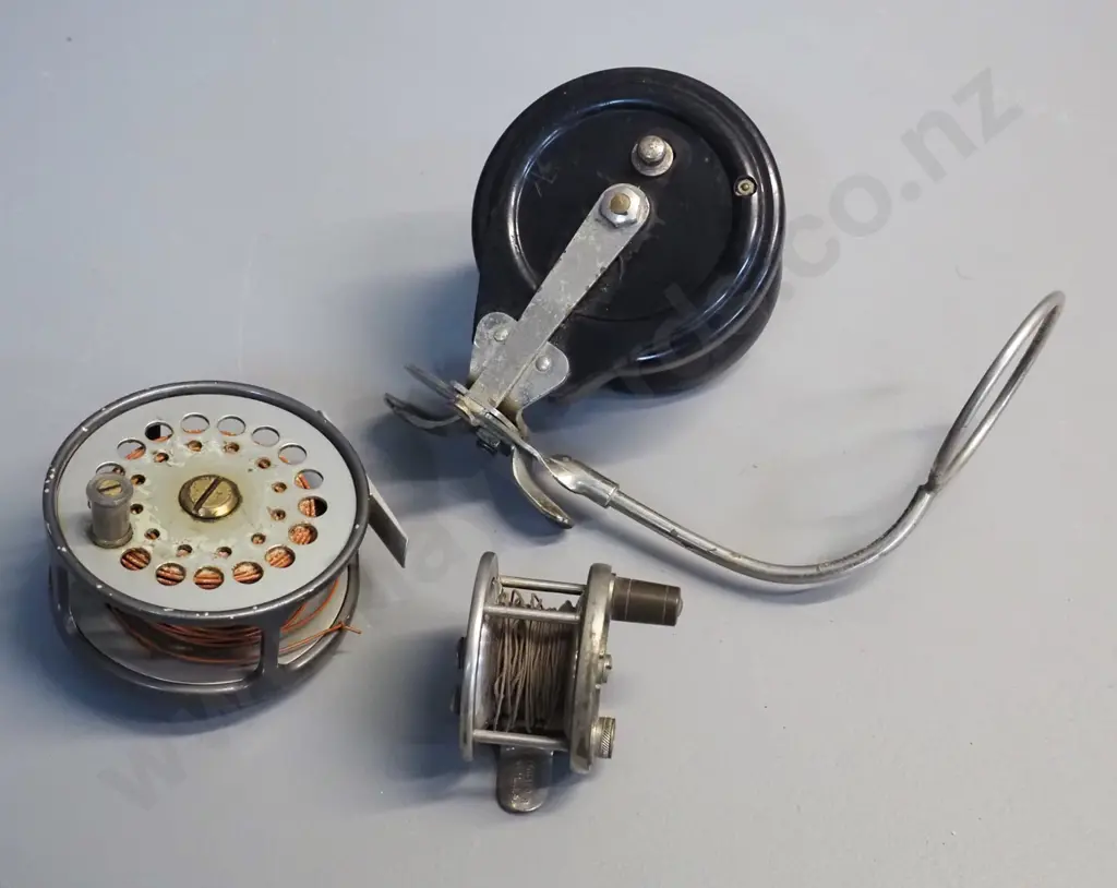 3 fishing reels - aluminium Sharpes of Aberdeen "The Gordon" 2 bakelite and metal reels, larger one L-180 reel D-100 Image 1++