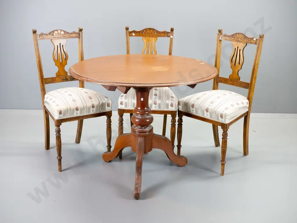 vintage kauri fixed-top converted loo table with 3 Edwardian dining chairs. Crack in top and polish needs attention on Image 1++