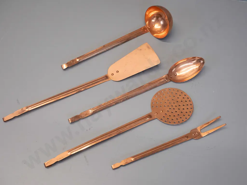 set of 5 copper cooking utensils - marked ODI Korea, minor patches of discolouration or tarnish, spatula is L-390 Image 1++