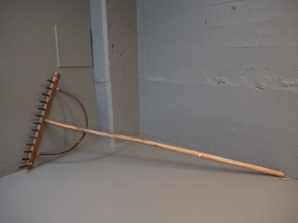 vintage wooden hay rake, missing one tine L-1630 W-700 Image 1++