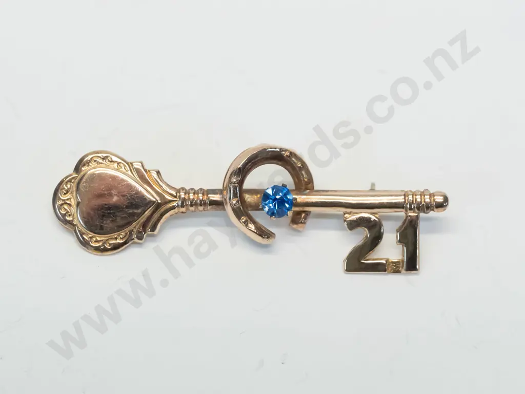 9ct plated 21st key brooch - stamped Image 1++