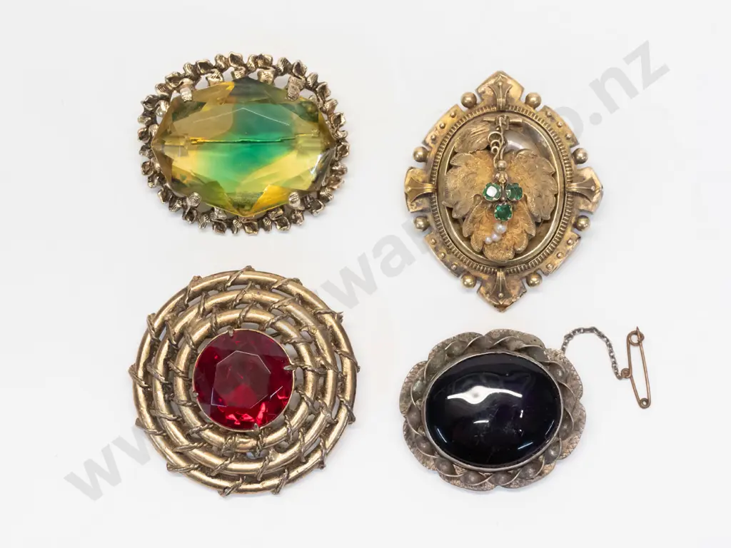 locket brooch & 3 costume brooches Image 1++